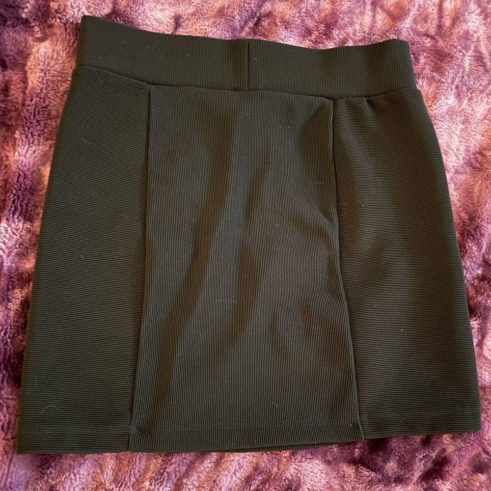 H&M - Black ribbed mini skirt